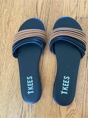 TKEES Black Slide Sandals with Brown Straps